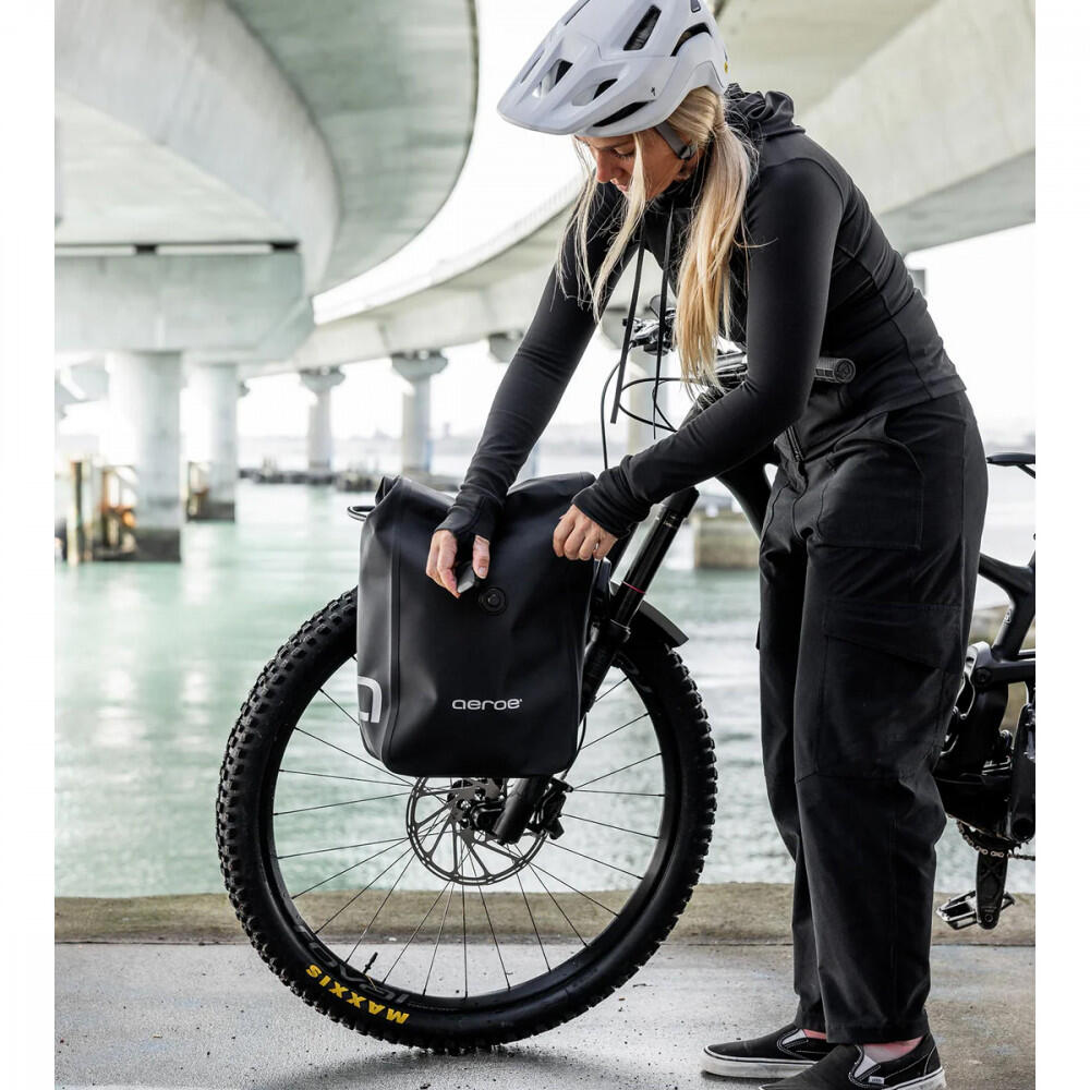Sacoche urbaine AEROE - Pour porte-bagages universel 12/14 litres 5/6