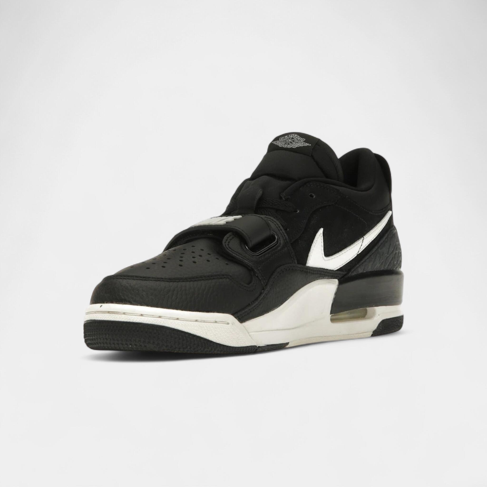Jordan Legacy 312 Low Black Phantom 3/4