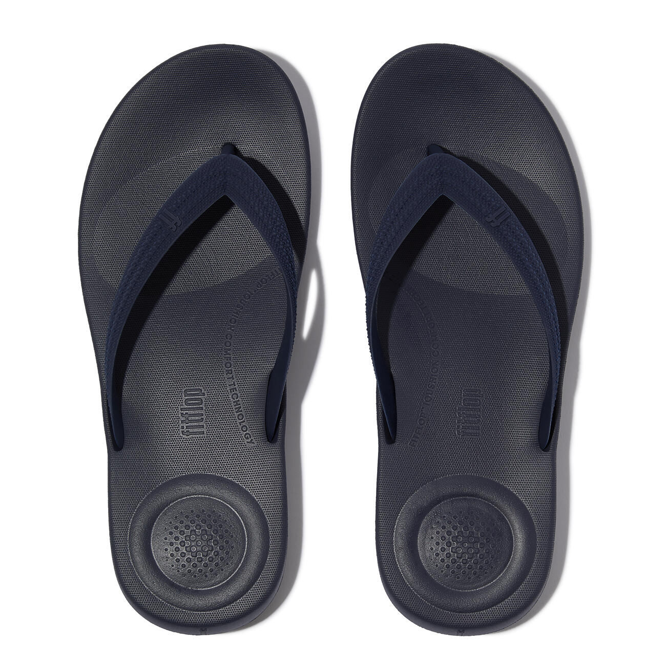 FITFLOP FitFlop Iqushion Mens Textured-Strap Flip-Flops  MIDDERNACHTBLAUW 43 5/7