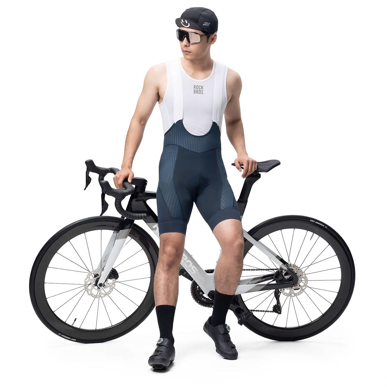 Korte Rockbros-fietsbroeken met bretels en zitkussen 2/7