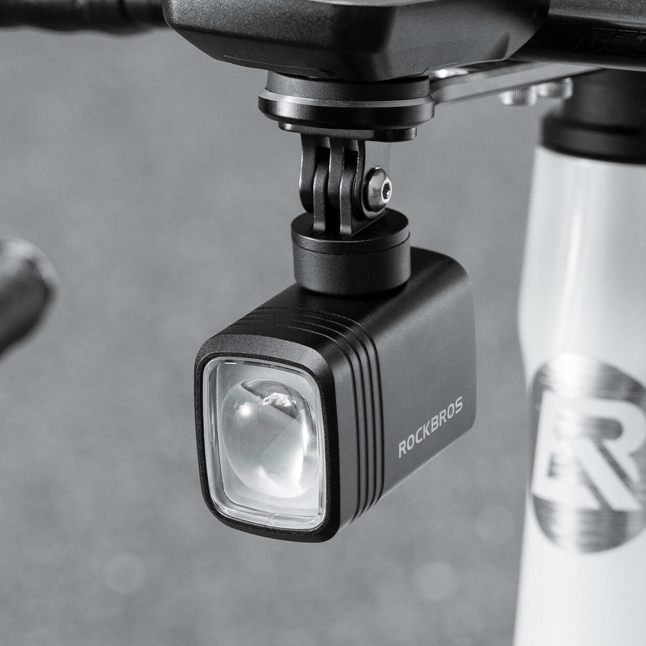 Rockbros M6 1000 lm wiederaufladbare Fahrrad-Frontleuchte 2800 mAh - Schwarz 3/7