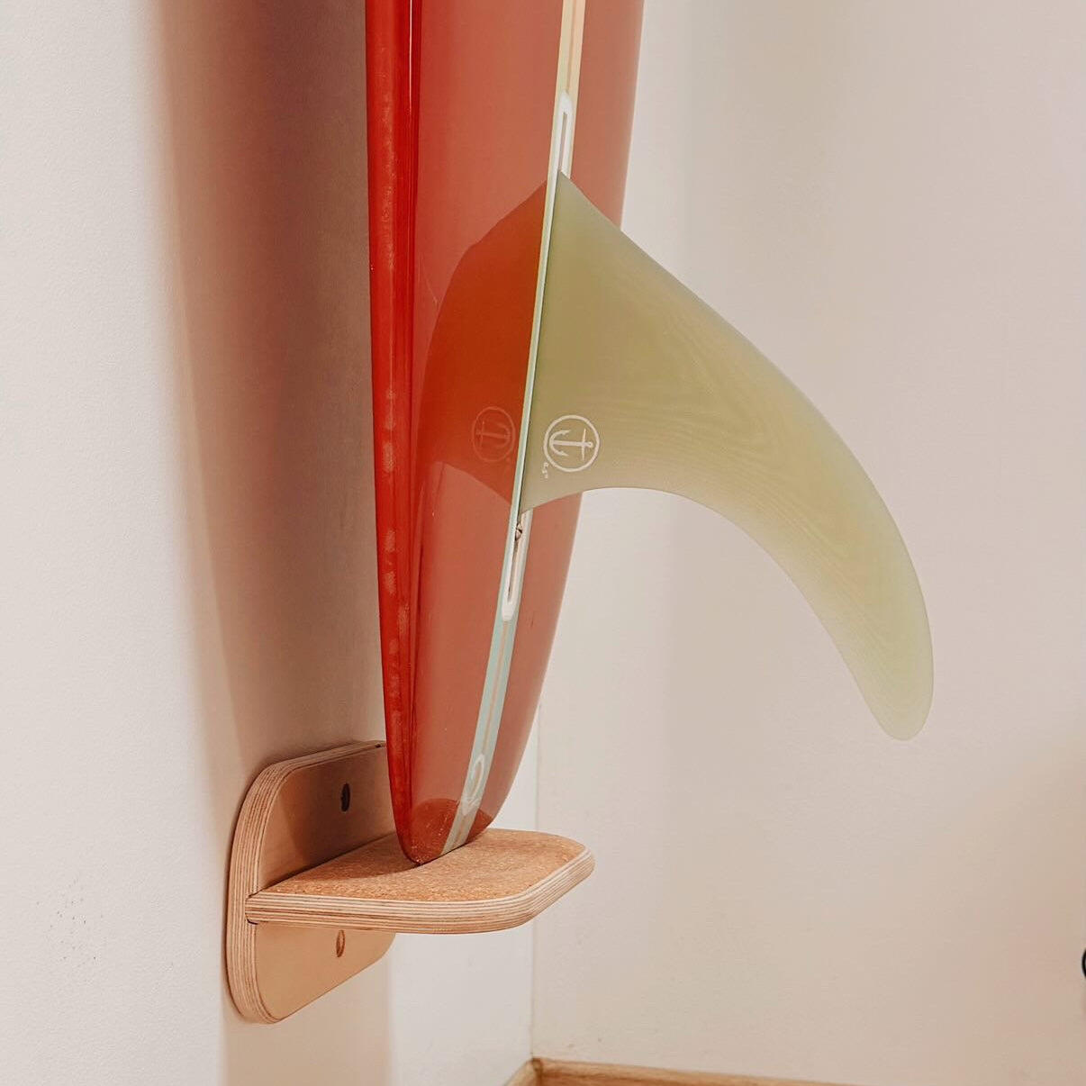 Support Mural Vertical Bois Brut – support planche surf – réglable 2/2