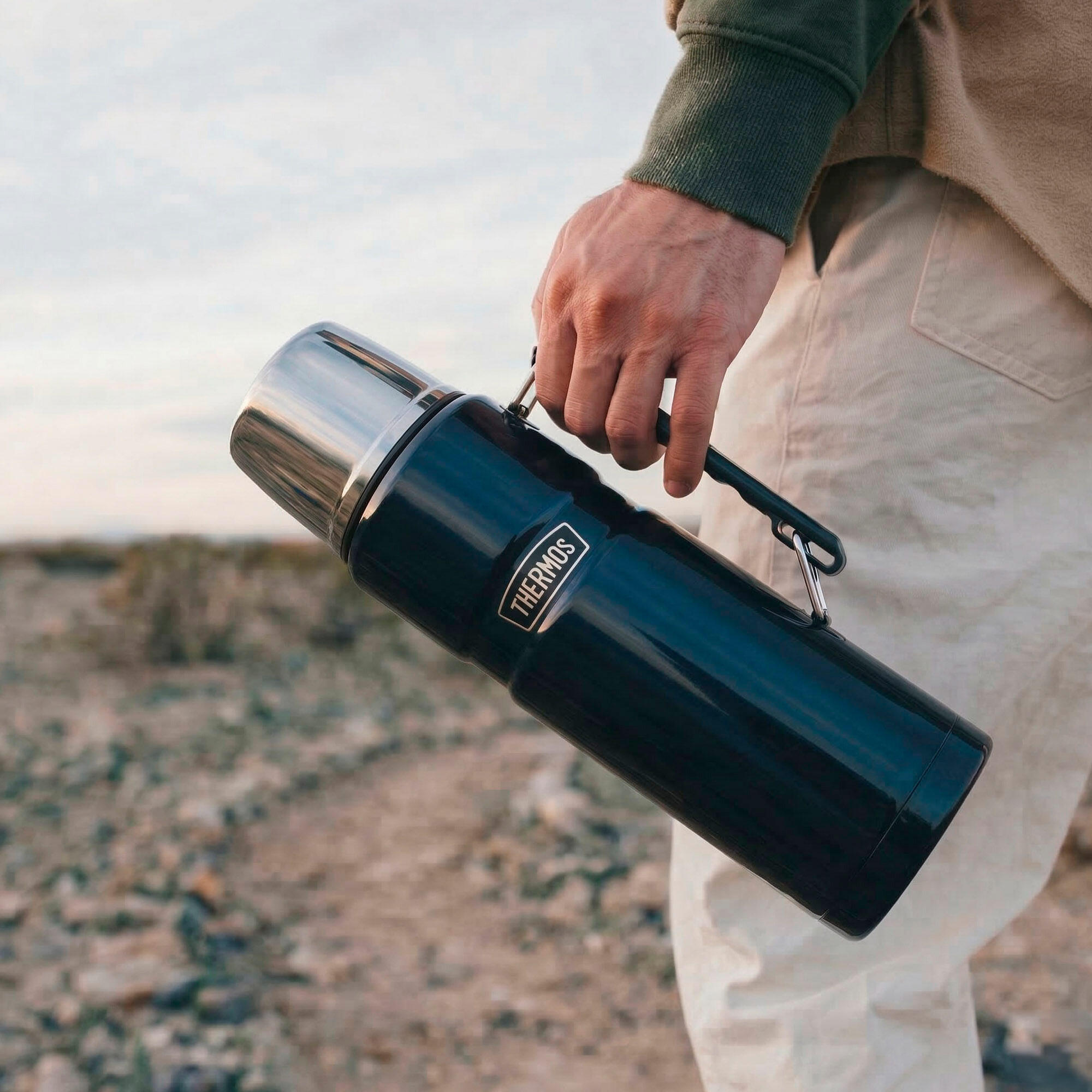 Bouteille thermos 1,2L à double paroi isolée en acier avec gobelet et poignée 5/7