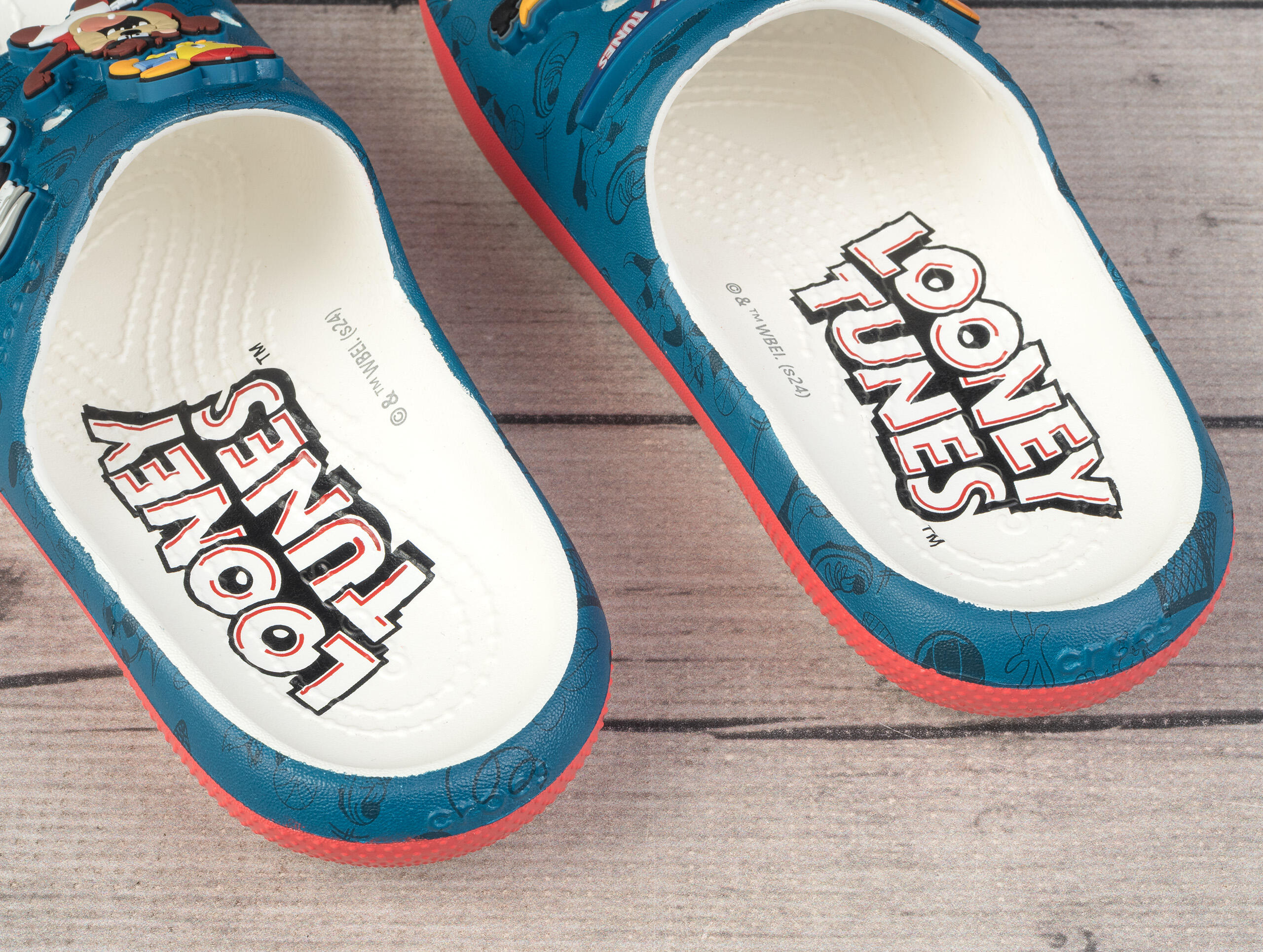 Klapki, laczki męskie Crocs LOONEY TUNES CLS SLIDE 4/5