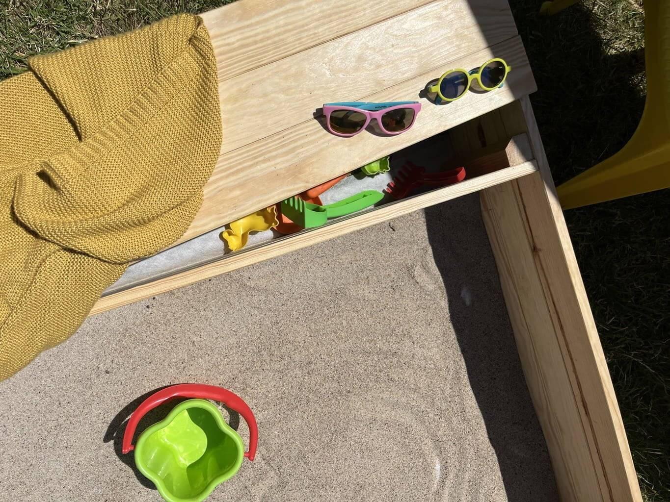 Sandkasten mit Staufach Holz 6/7
