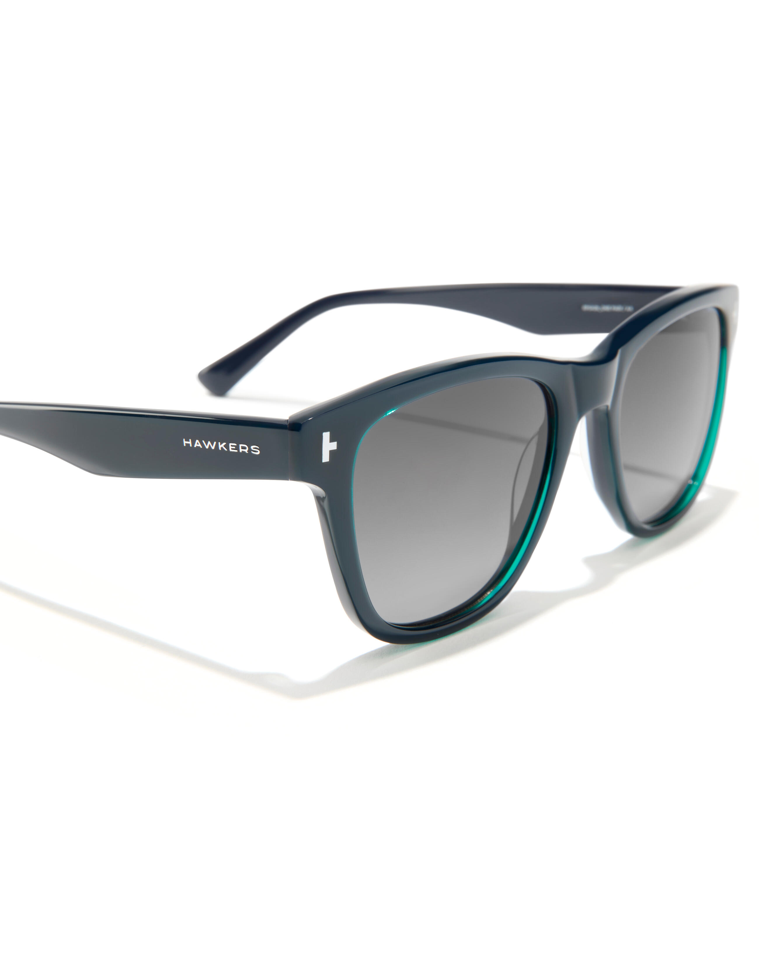HAWKERS - Lunettes de soleil pour homme et femme ONE PAIR DARK BLUE SMOKY BLACK 5/6