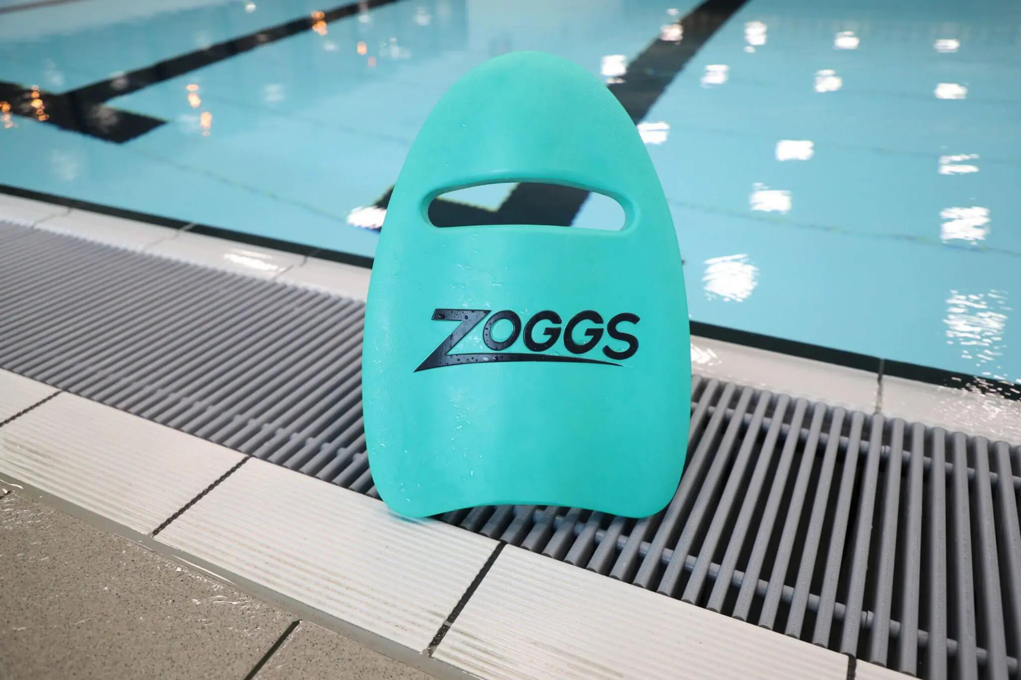 Deska do pływania treningowa z uchwytem Zoggs turkusowa 5/6