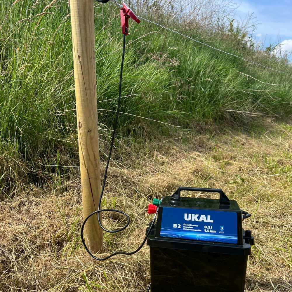 Fence accessory post battery and battery Ukal B2 4/7