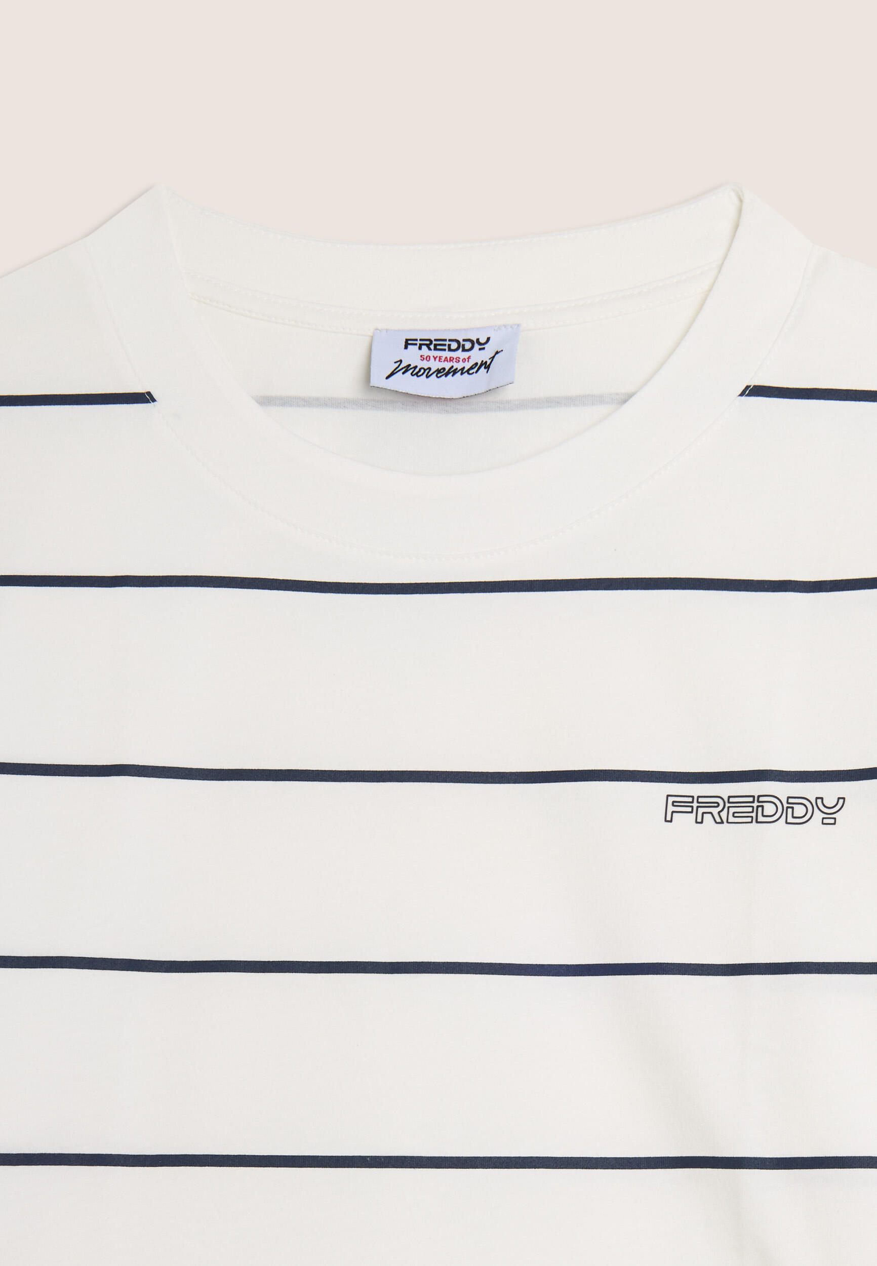Camiseta cropped con mangas amplias y estampado de rayas 3/3