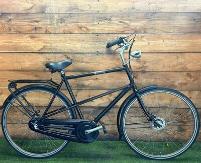 Batavus stadsfiets, zwarte city bike - pre-owned, met standaard en verlichting