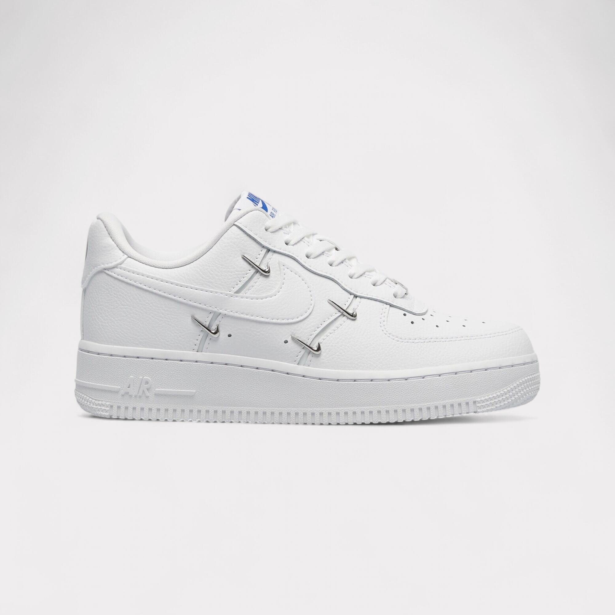 NIKE picture