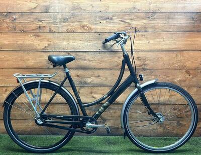 Batavus stadsfiets, zwarte city bike - pre-owned, met standaard en verlichting