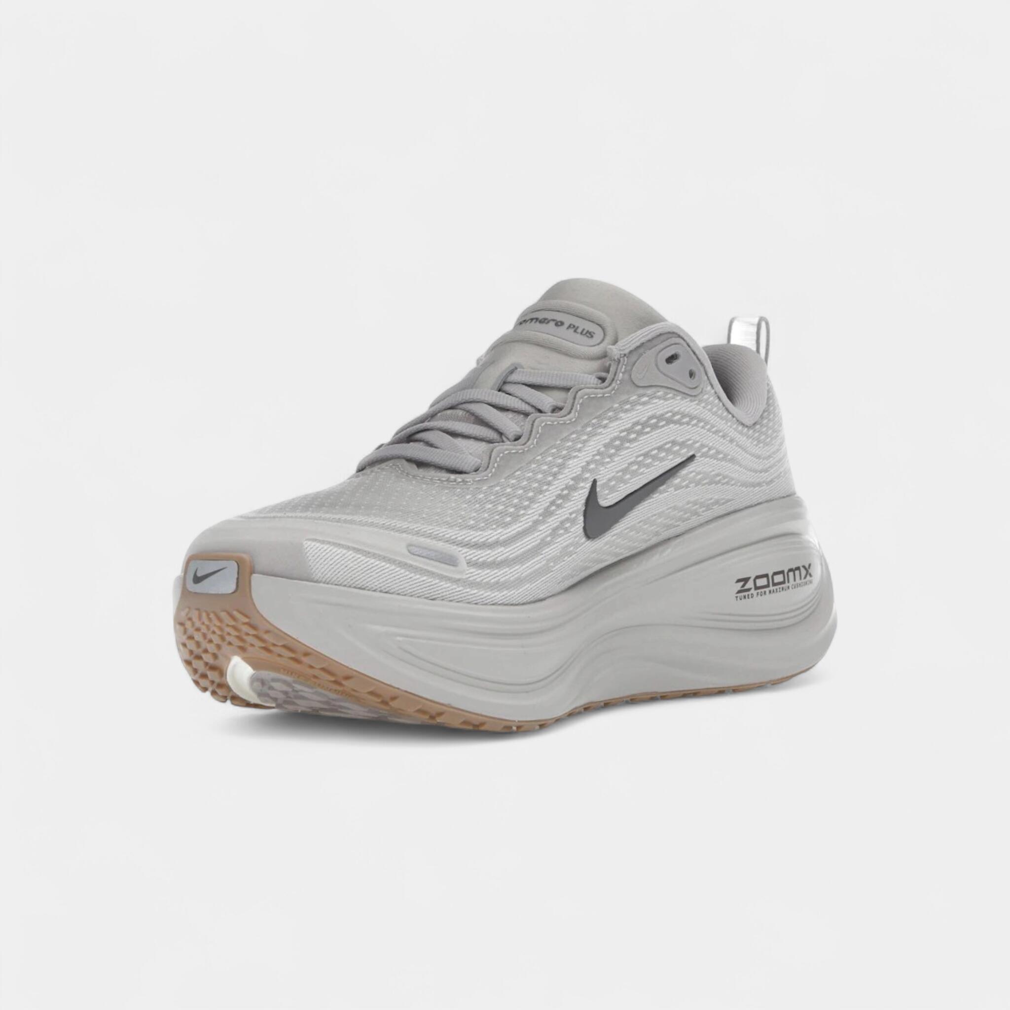 Nike Vomero Plus College Grey Light Iron Ore Gum 3/4