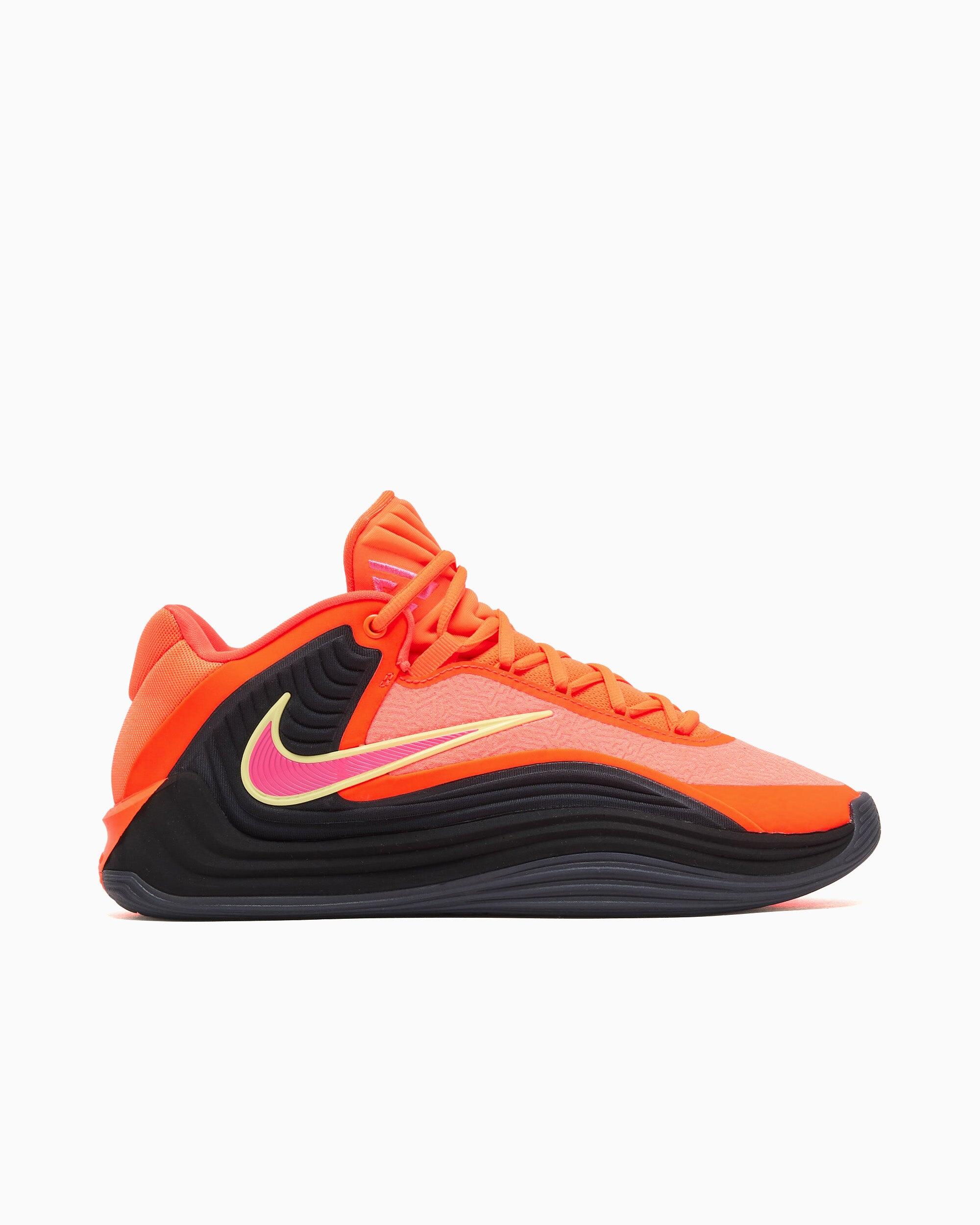 NIKE picture