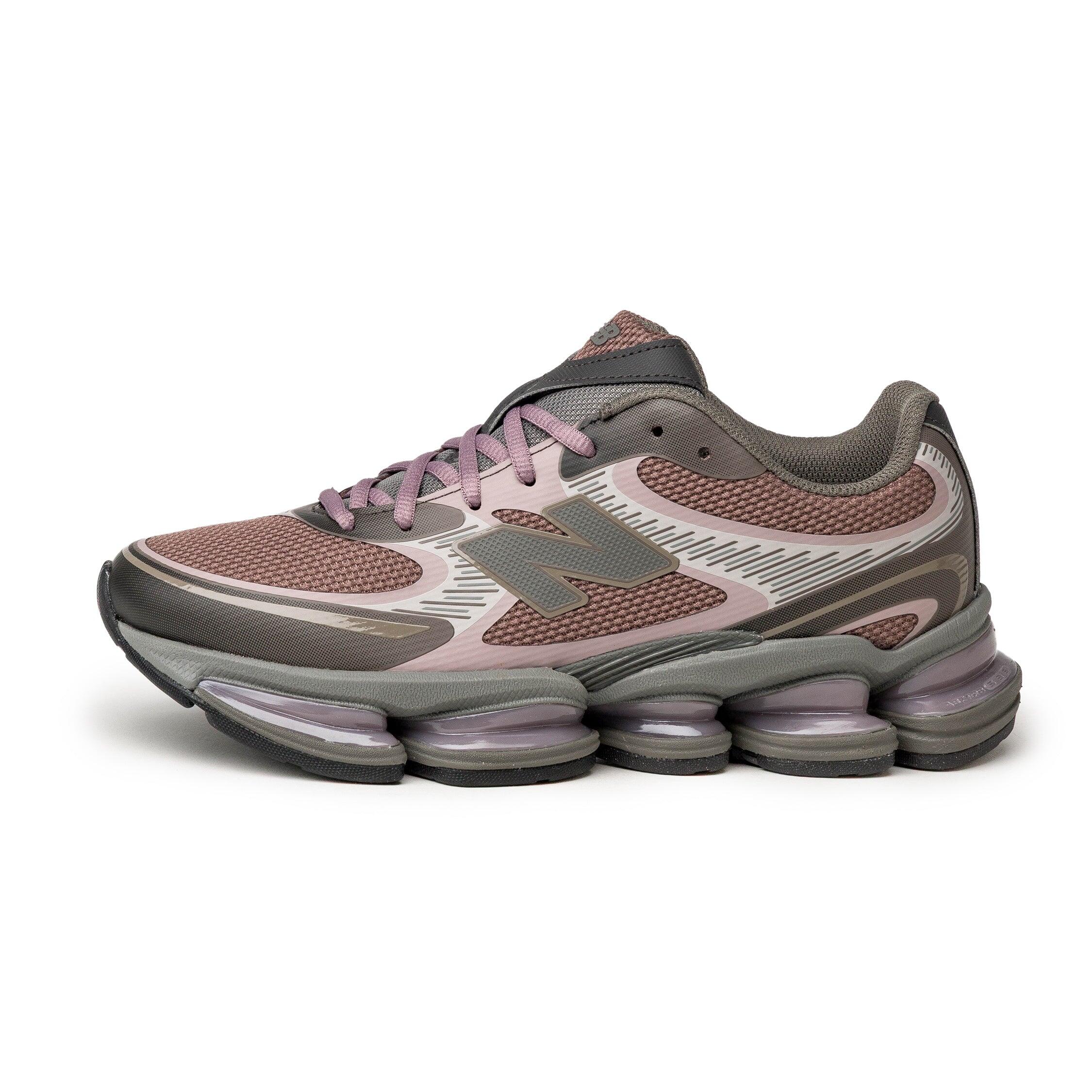NEW BALANCE picture