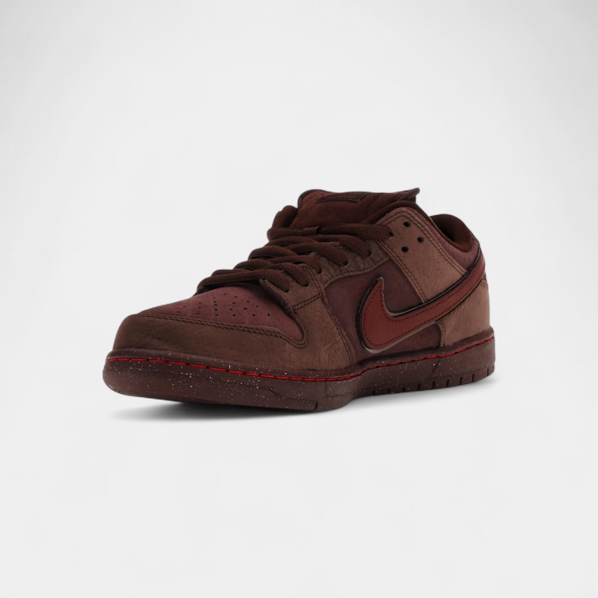 Nike SB Dunk Low City of Love Burgundy Crush 3/5