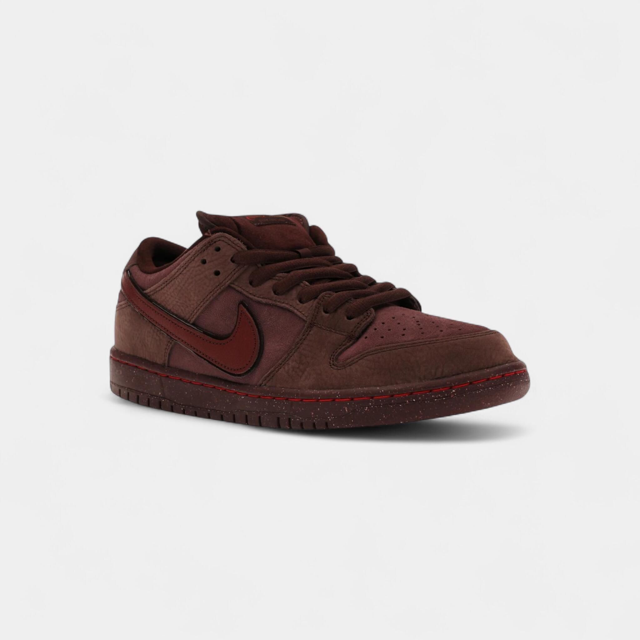 Nike SB Dunk Low City of Love Burgundy Crush 2/5