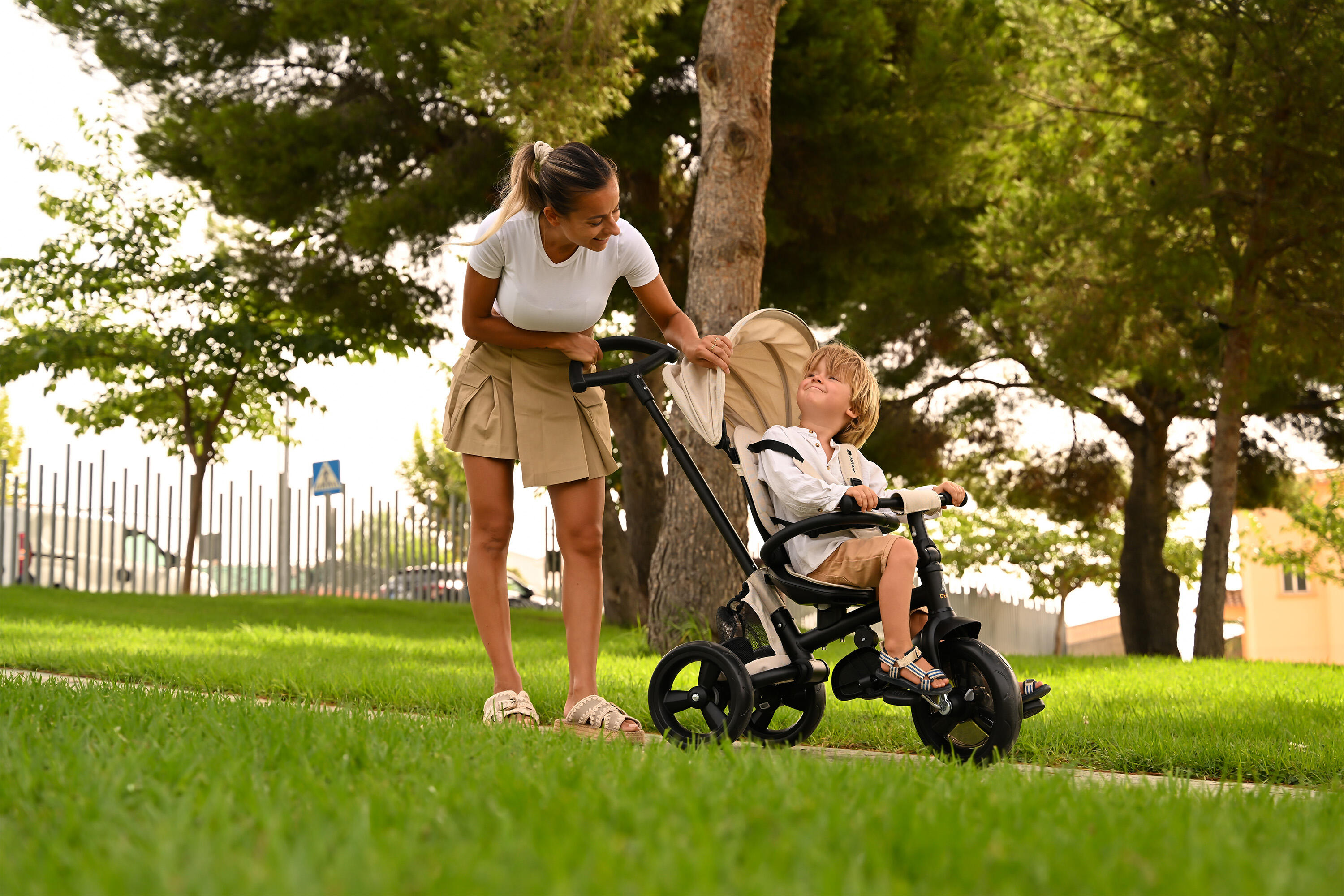 Tricycle DERYAN Adventurer - Réglable et pivotant à 360° - Crème 2/7