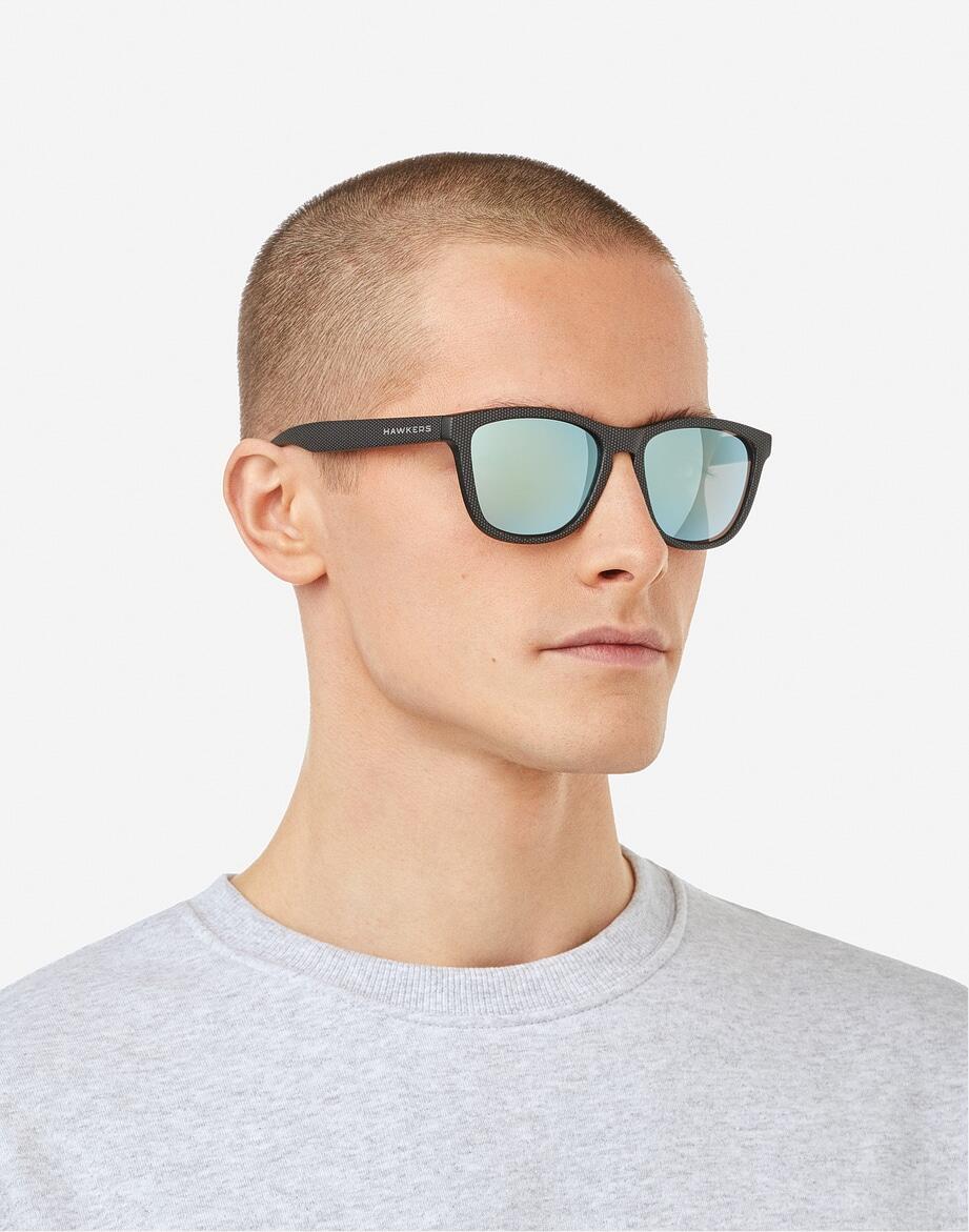 HAWKERS Lunettes de soleil pour Homme et Femme ONE POLARIZED CARBONO BLUE CHROME 6/8