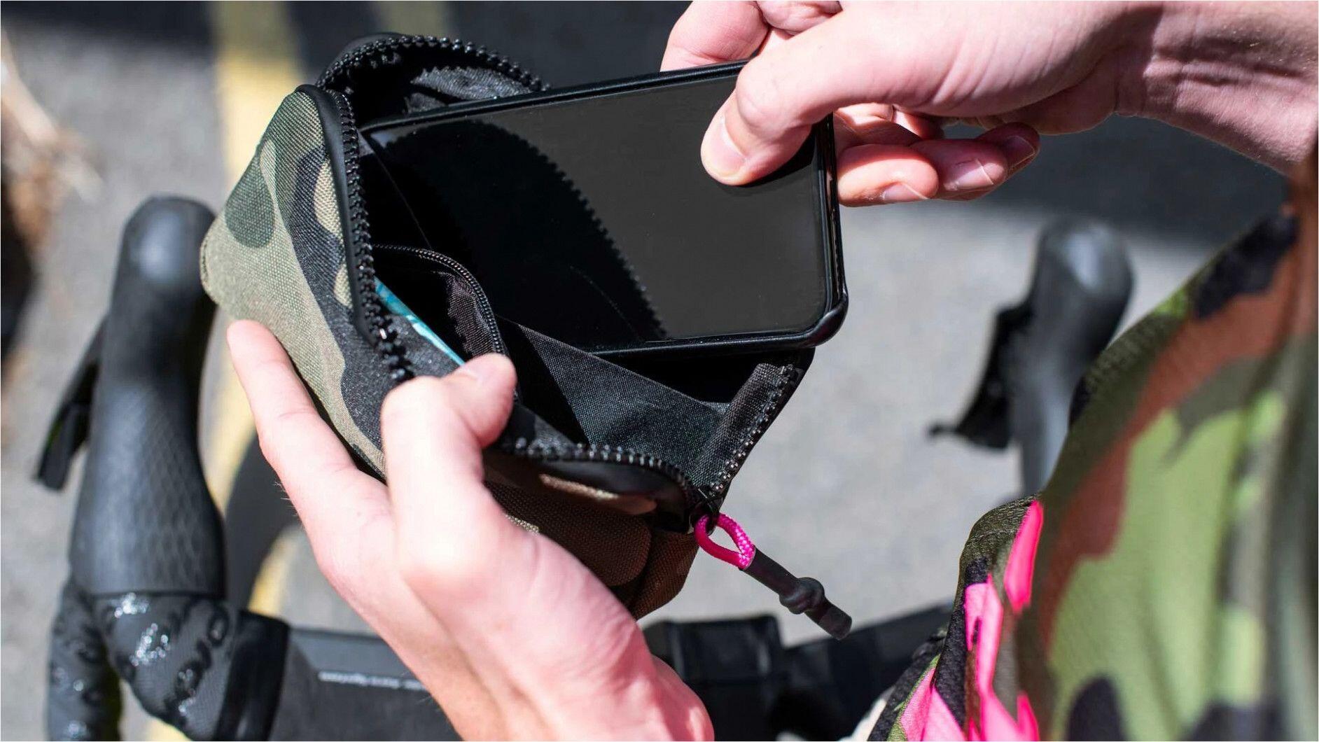 Essential Case Camo 4/6