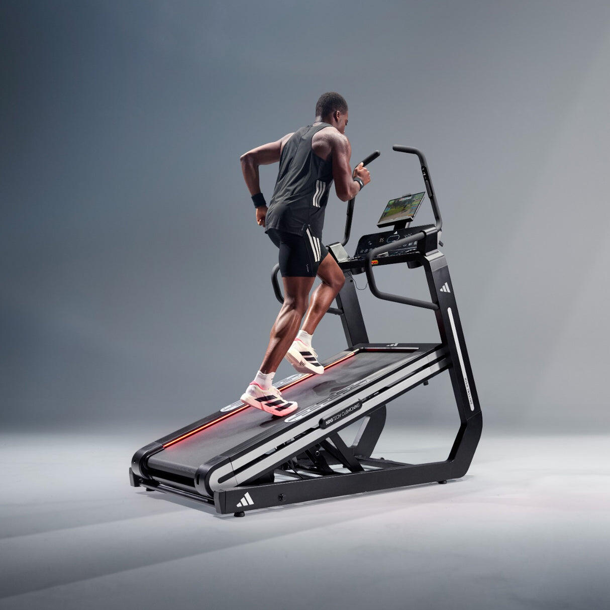 adidas Laufband T-800 Incline: bis 40% Steigung, 22km/h, 5PS, Kinomap & Zwift 2/7