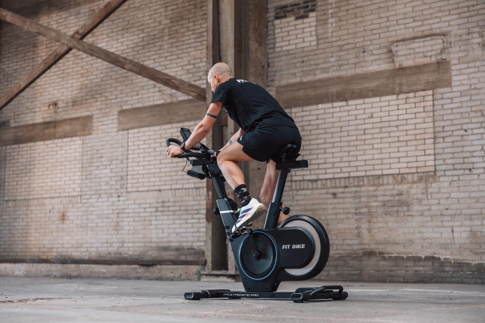 FitBike Race Magnetic Pro Indoor Cycle – 16 kg vliegwiel en Bluetooth 5/7