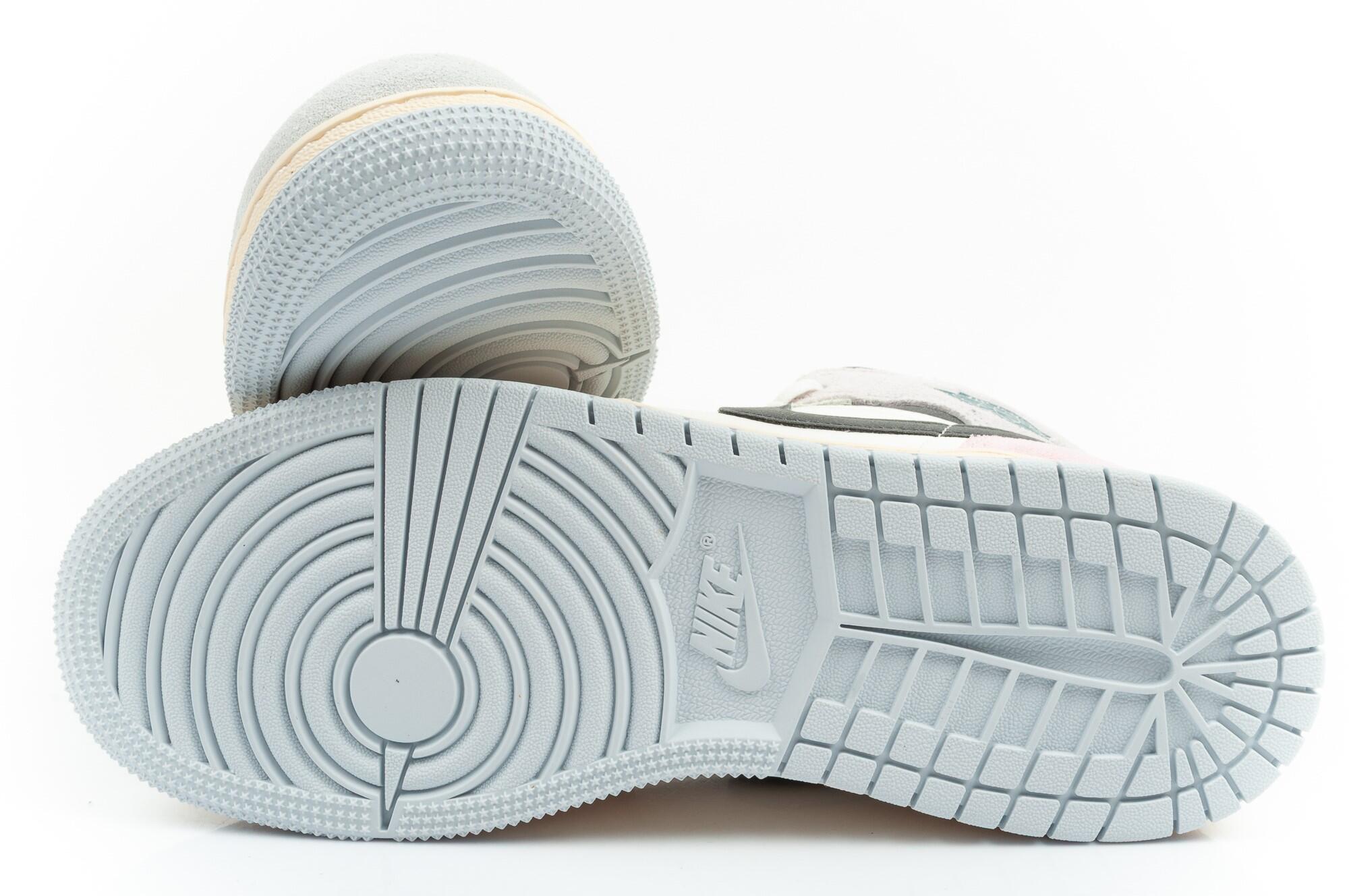 Chaussures de sport montantes pour femmes Nike Air Jordan 1 6/7