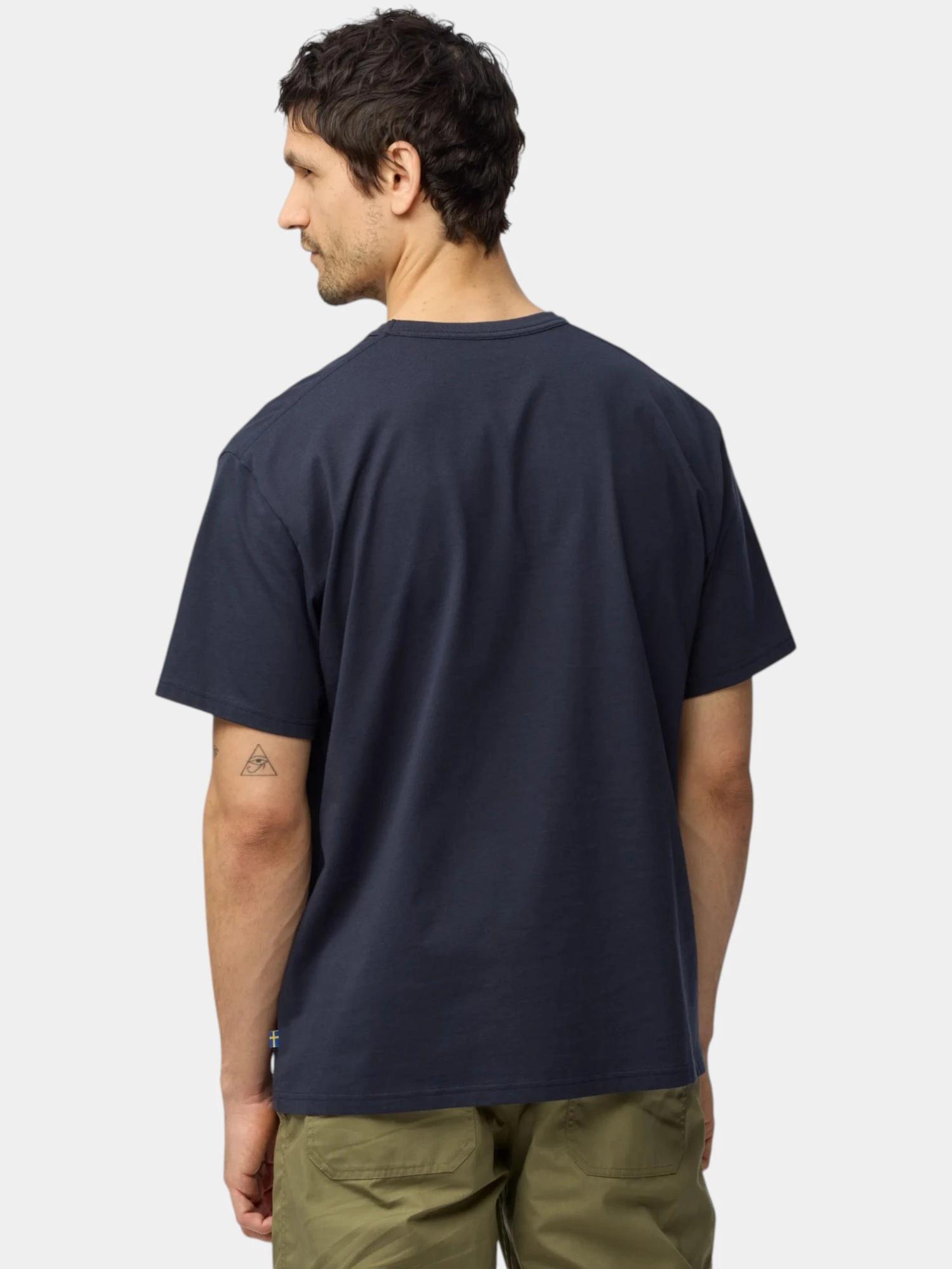 Camiseta Azul Fjallraven Relaxed T-Shirt Dark Navy de Corte Relajado 3/6