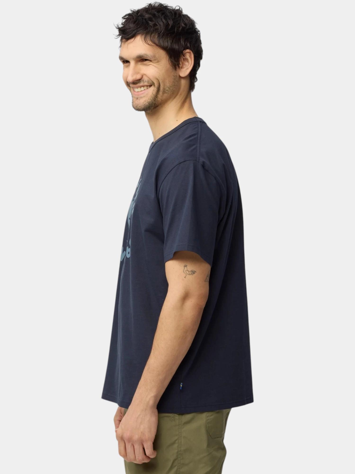 Camiseta Azul Fjallraven Relaxed T-Shirt Dark Navy de Corte Relajado 2/6