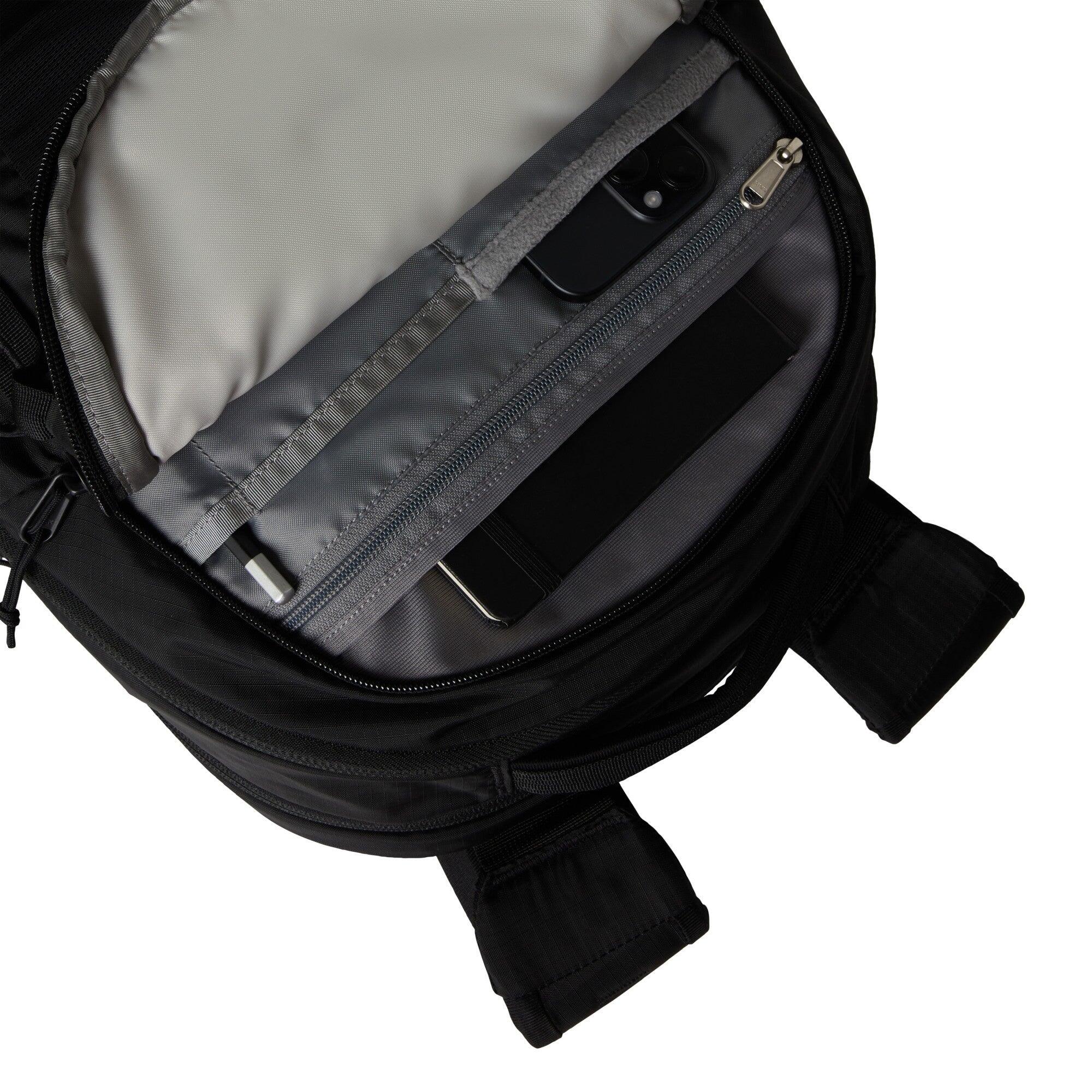 Mochila Negra The North Face Recon Black Repelente al Agua 4/7
