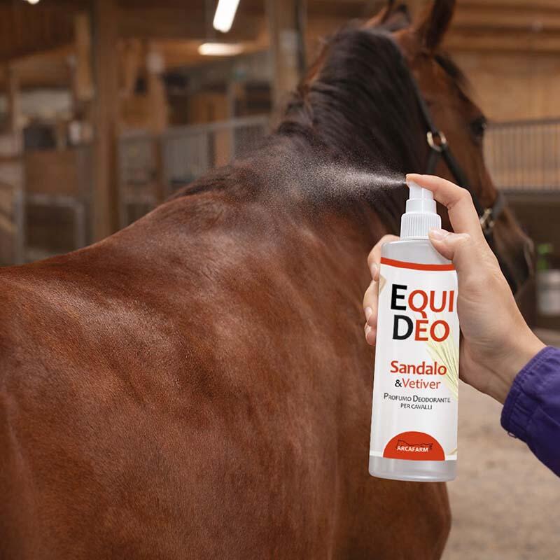 Deodorante Spray per tessuti Equitazione EQUIDEO Sandalo 250mL 2/2