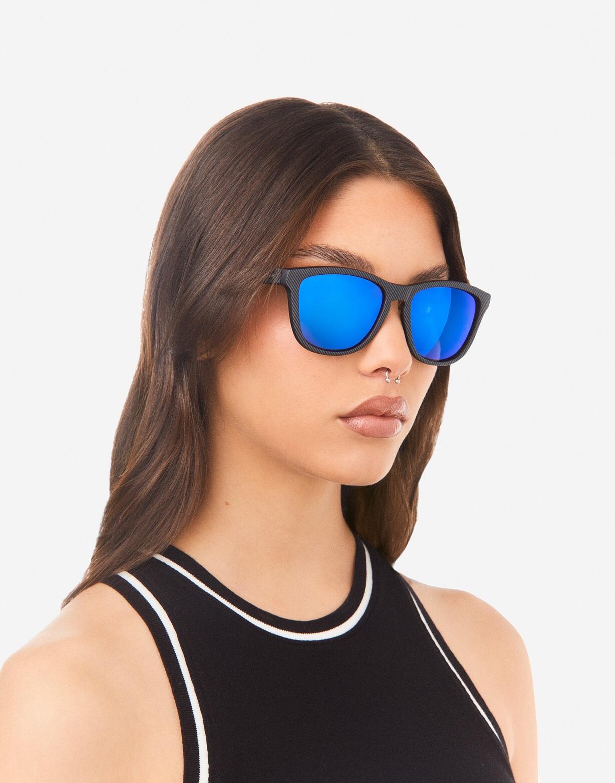 HAWKERS - Lunettes de soleil pour homme et femme ONE CARBONO - BLACK SKY 6/8