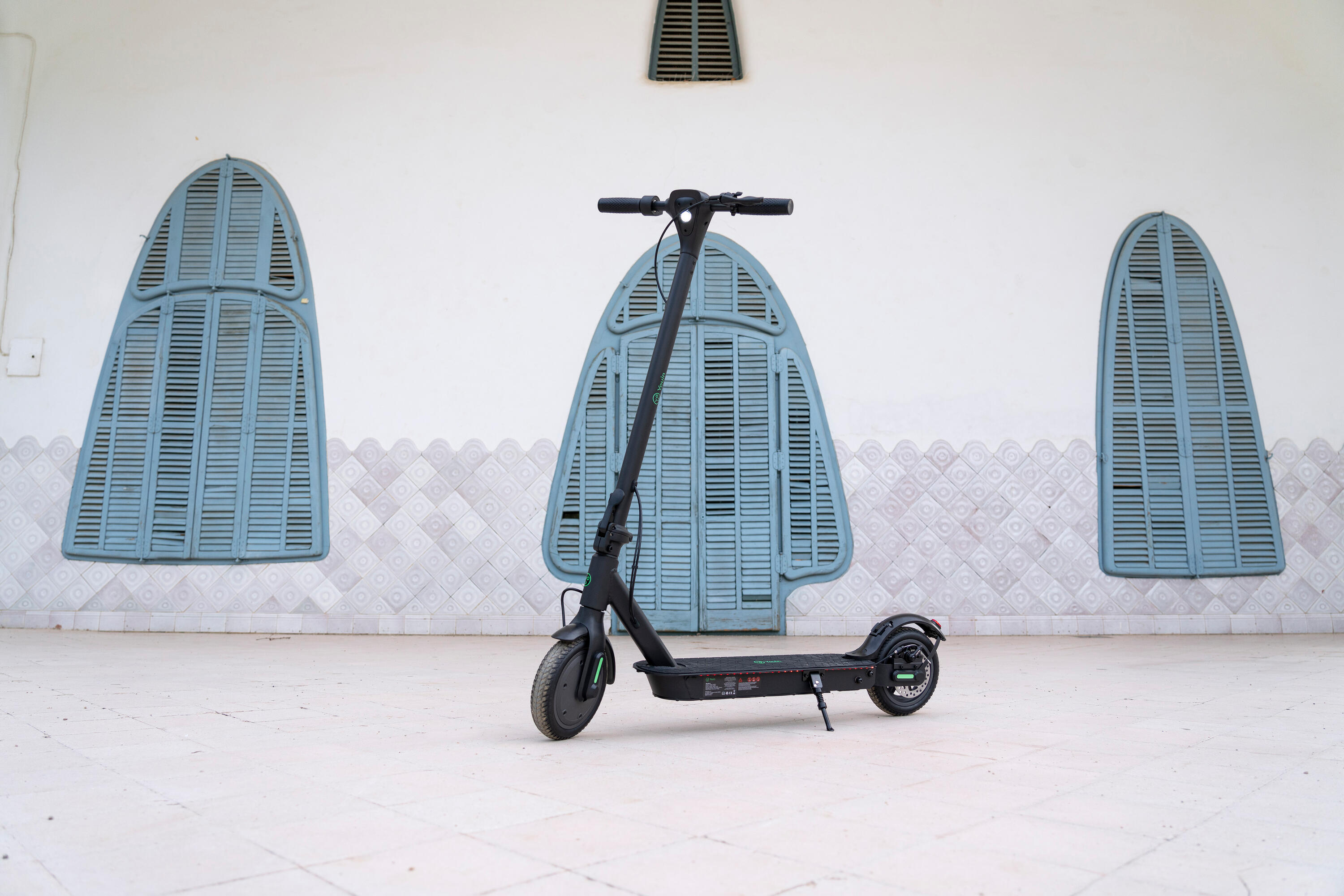 Patinete Eléctrico Youin L2 8.5" antipinchazos 350W 25km Hasta 25km/h IPX4 7/7