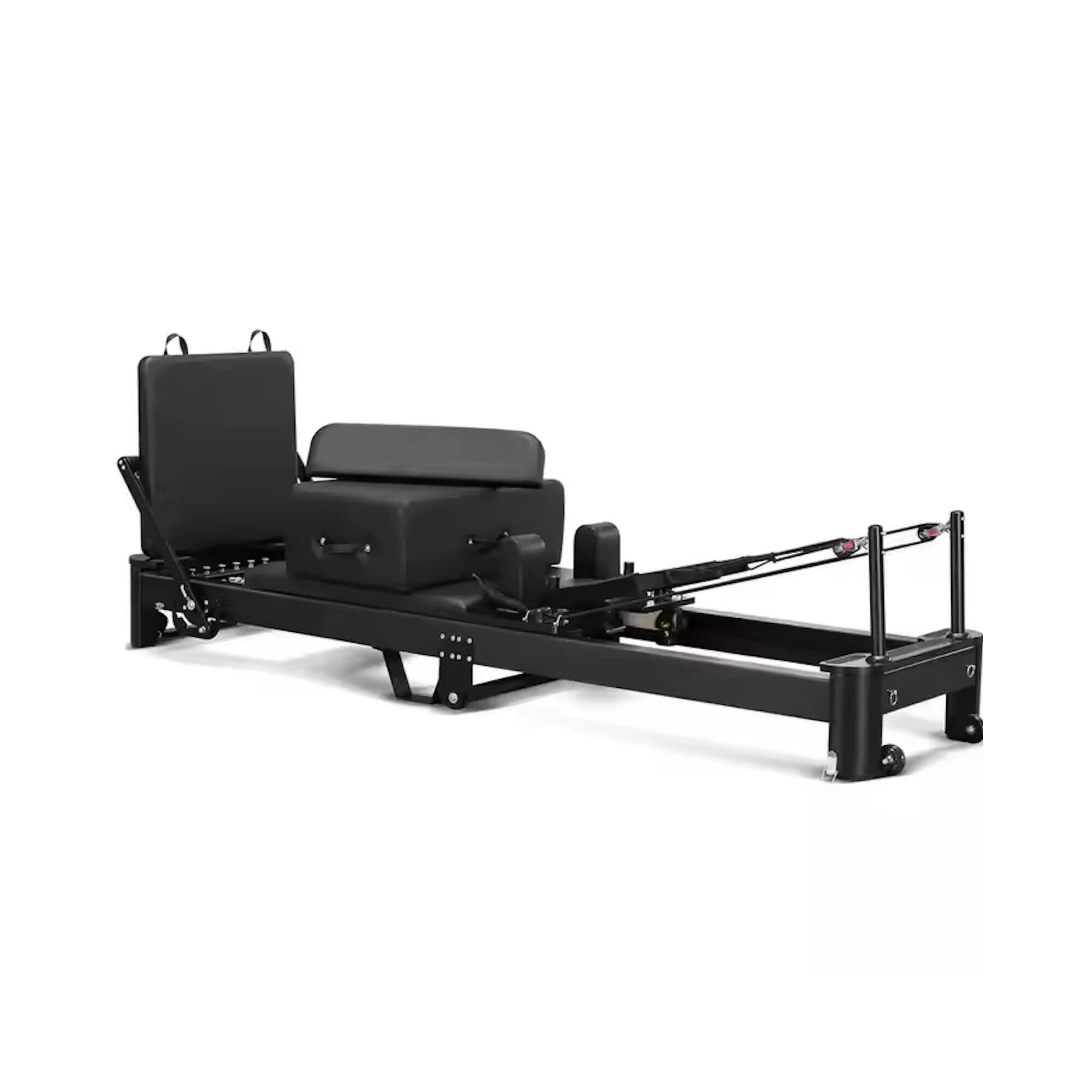 SHARP SHAPE Pilates reformer Sharp Shape s lehkou a pevnou hliníkovou konstrukcí.