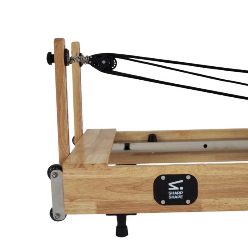 Skládací pilates reformer Sharp Shape ve verzi s dubovým rámem.