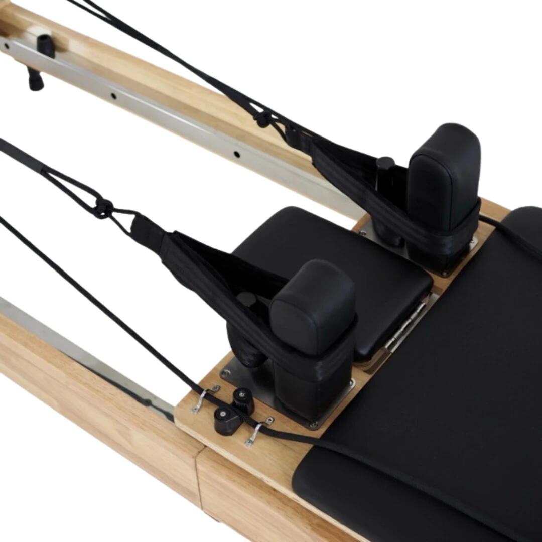 Skládací pilates reformer Sharp Shape ve verzi s dubovým rámem. 6/7