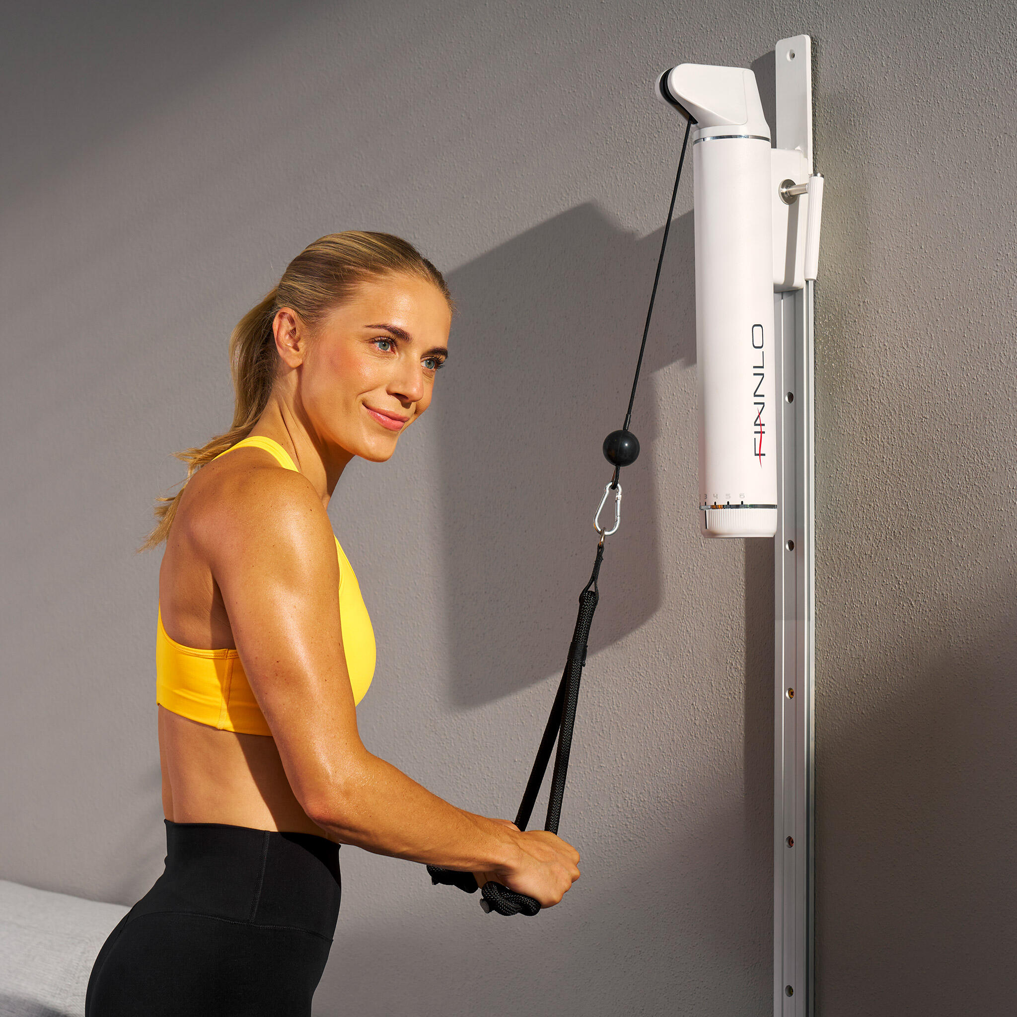 Entrenador de poleas de cable compacto con soporte pared Hammer 4/7