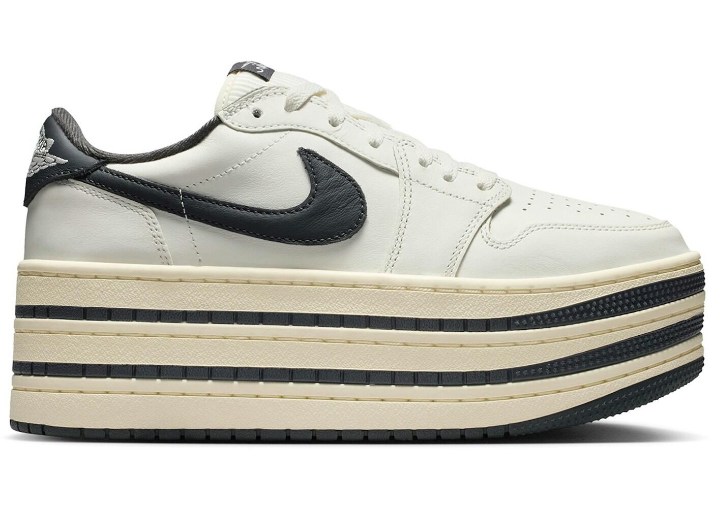 Jordan Air Jordan 1 Women's Triple Stack Sneaker 2/2