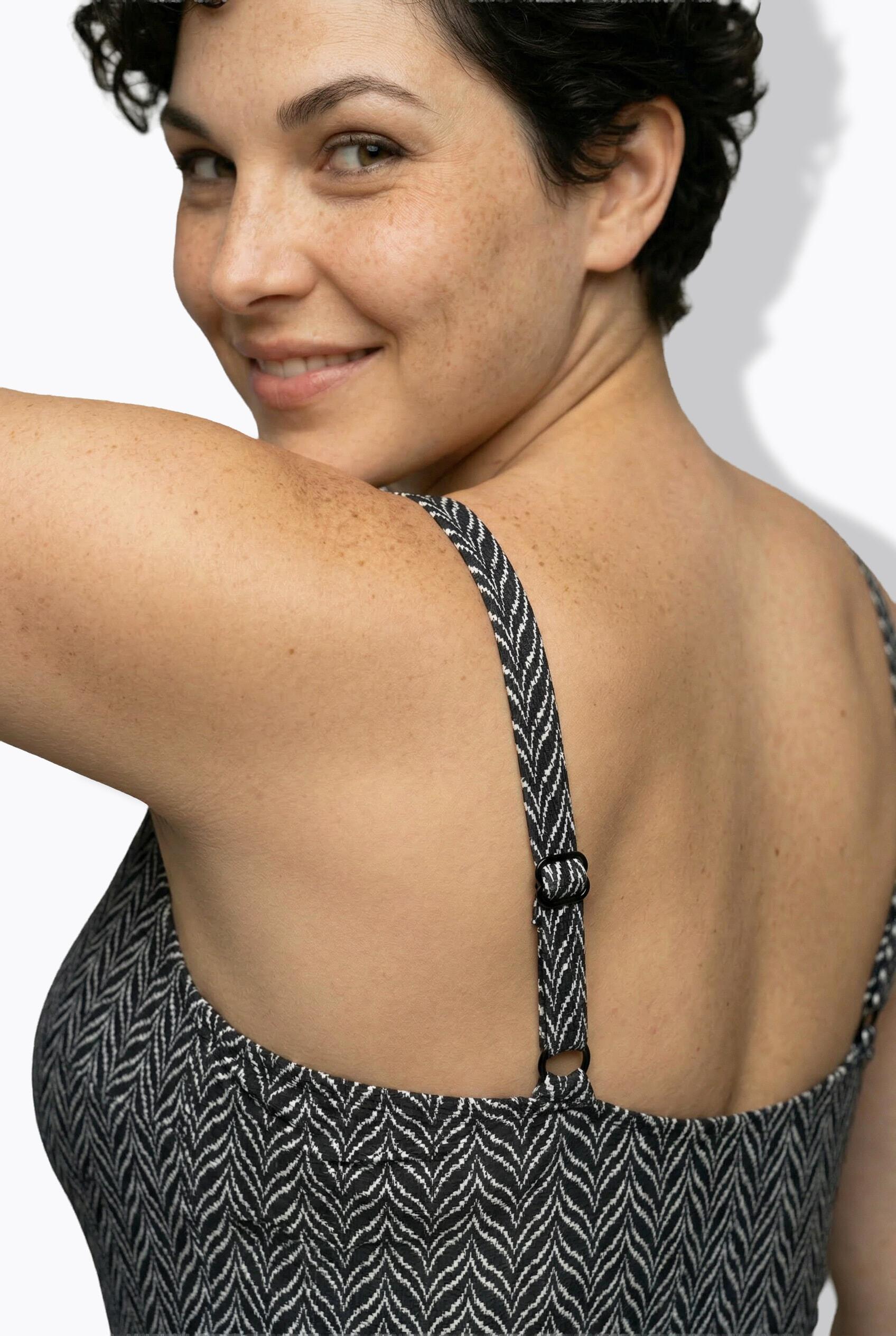 Femme Maillot de bain à bonnets souples drapé et matière texturée motif chevrons 4/7