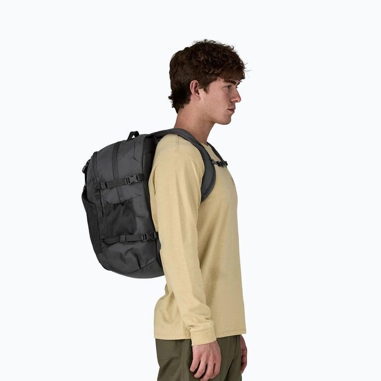 Mochila Negra Patagonia Refugio Daypack 30L Black Clásica y Resistente 7/7