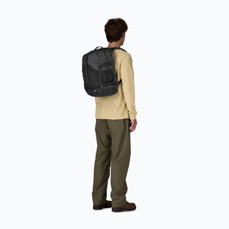 Mochila Negra Patagonia Refugio Daypack 30L Black Clásica y Resistente 6/7