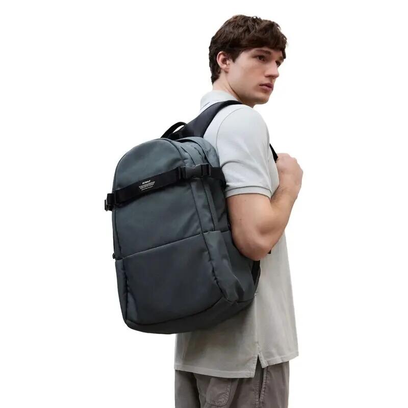 Mochila Verde Ecoalf Bergen Backpack Green Shadow 16L Cómoda y Ligera 4/5