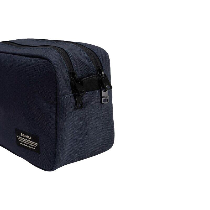 Neceser Deportivo Azul Ecoalf Sport Vanity Case Deep Navy Amplio y Versátil 3/4