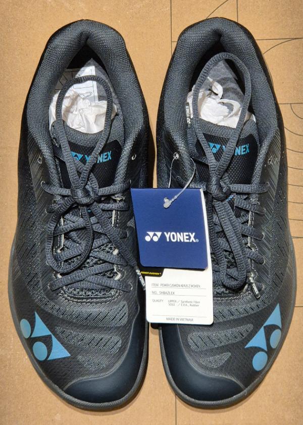YONEX picture