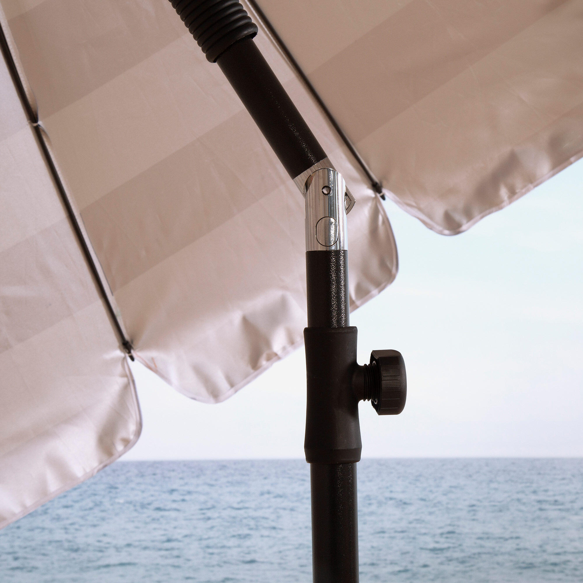 Aktive Windbestendige strandparasol met 16 baleinen, 240 cm, nautische stijl 7/7