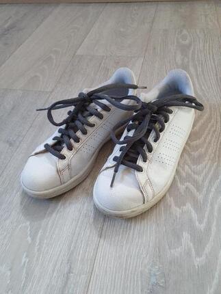 Tussen Particulieren - witte sneakers Adidas maat 39,5