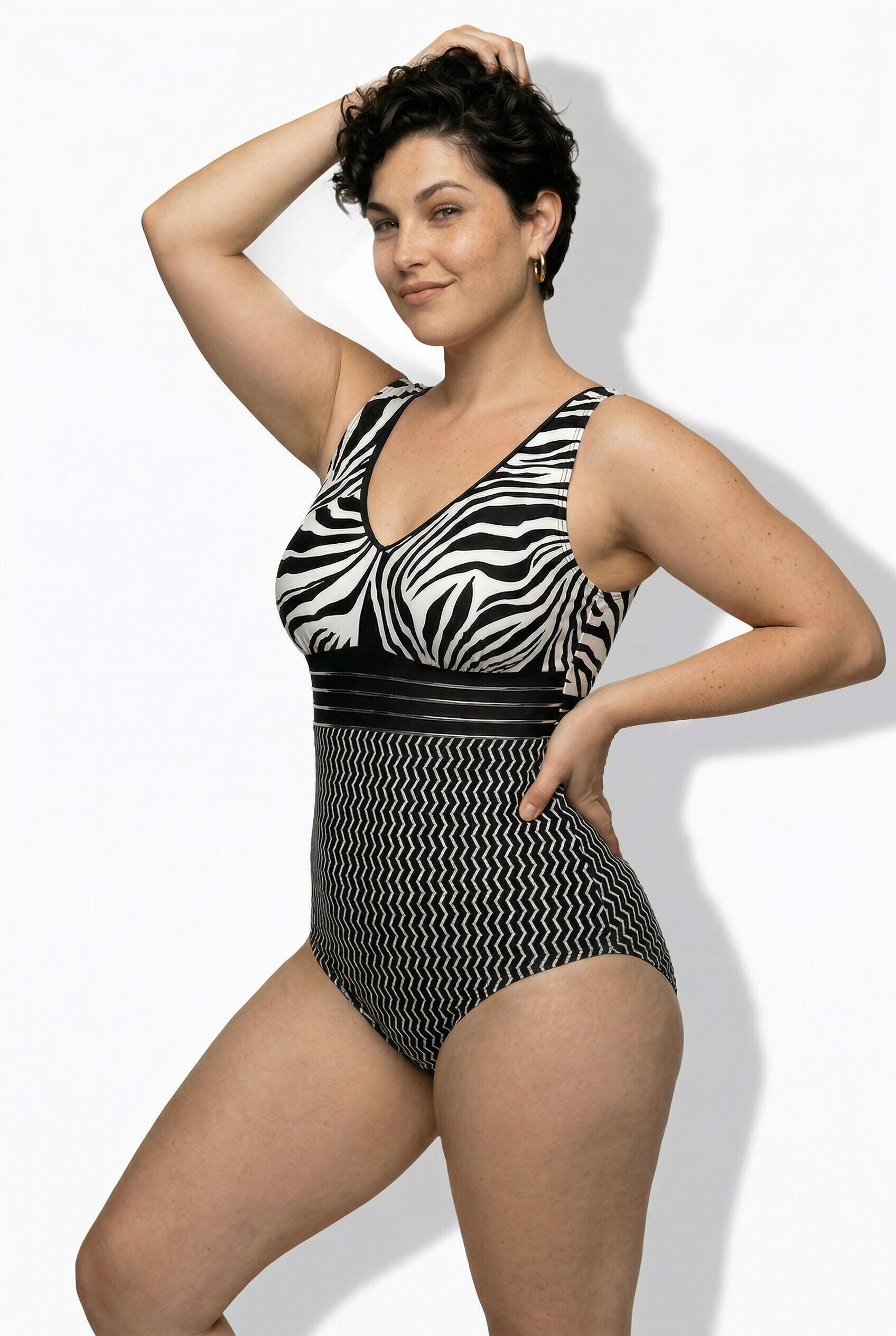 Femme Maillot de bain avec bonnets souples motif tigré sur le haut 5/7