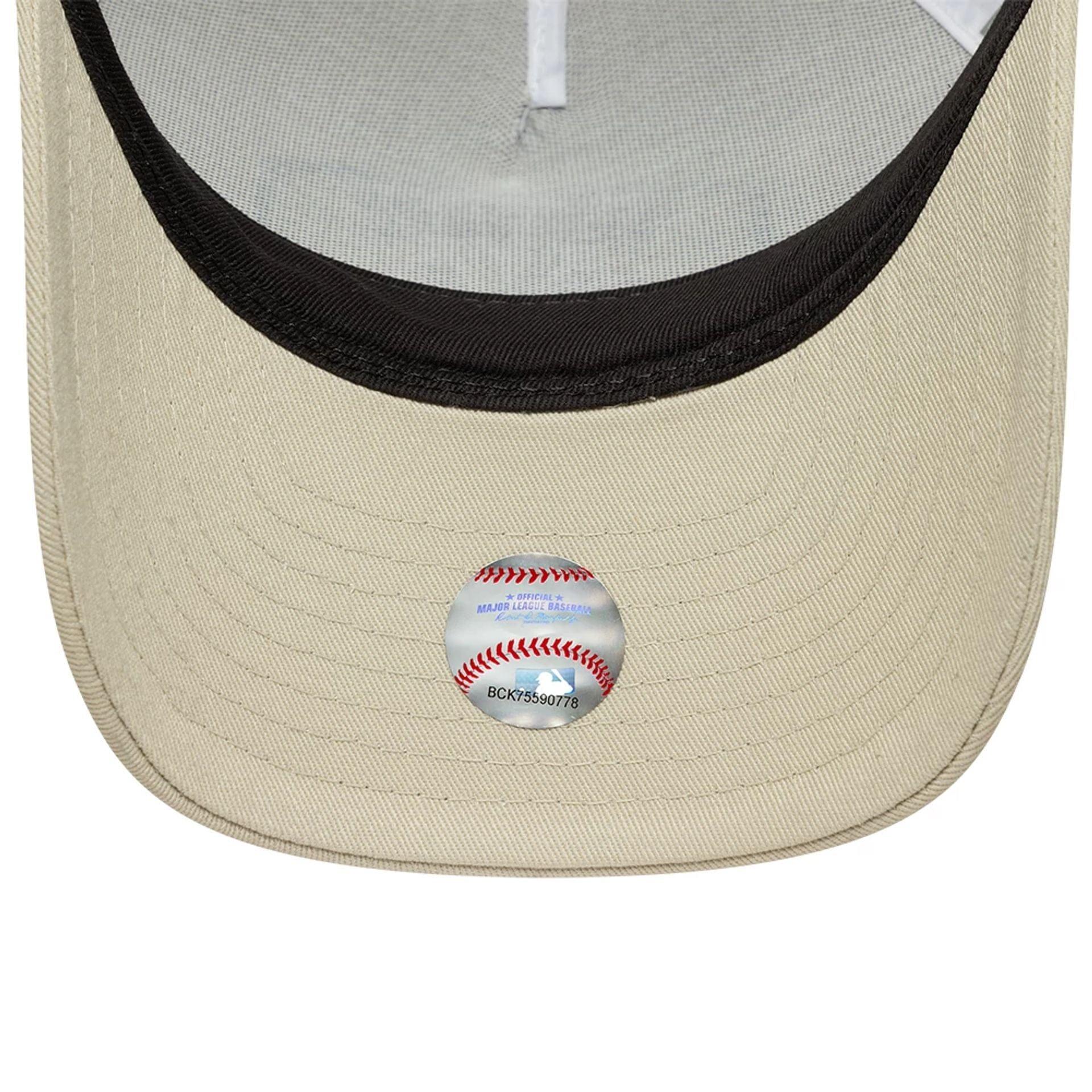 New Era 9FORTY Trucker Cap MLB New York Yankees Patch light beige 5/5