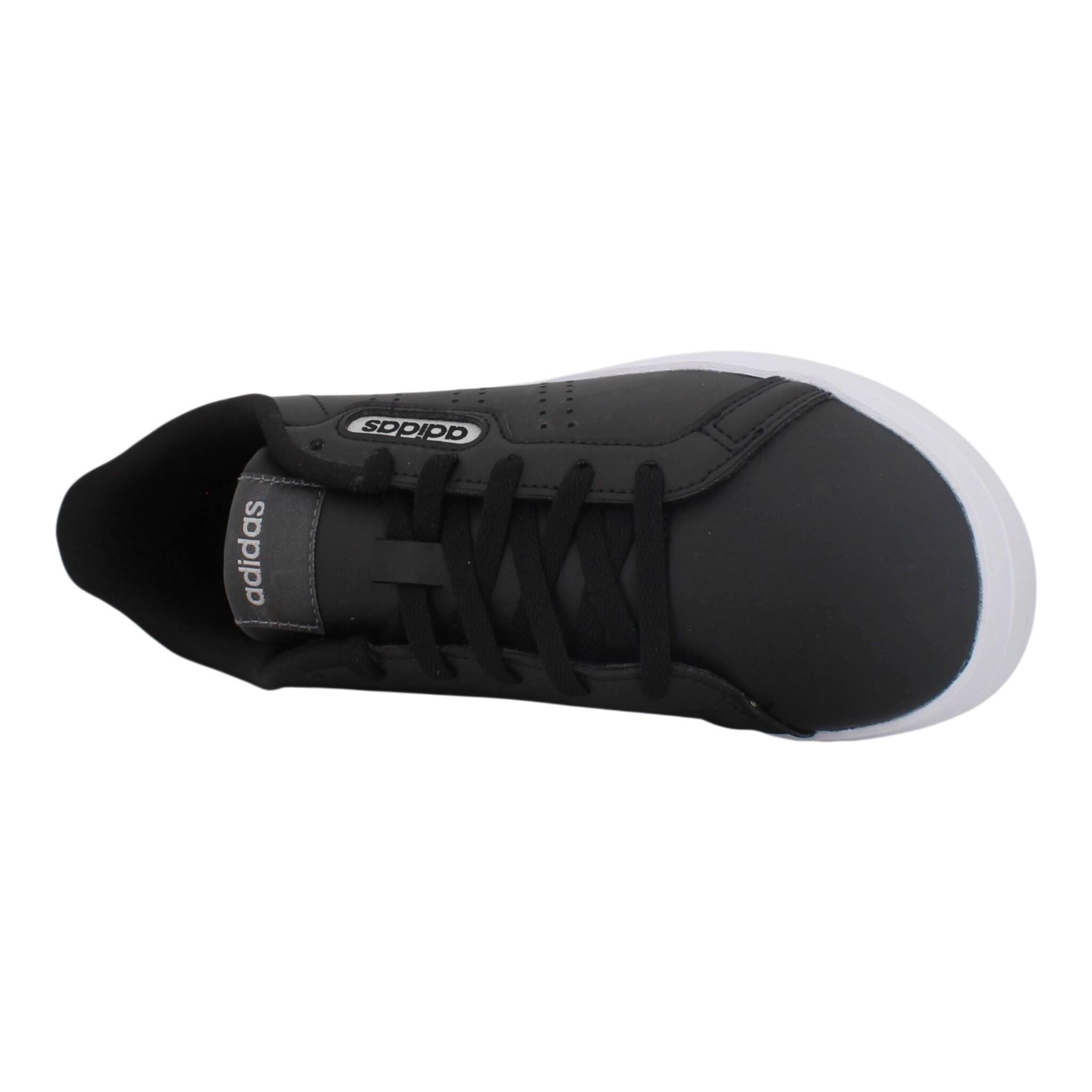 Sneaker Courtpoint Base in Schwarz 3/4