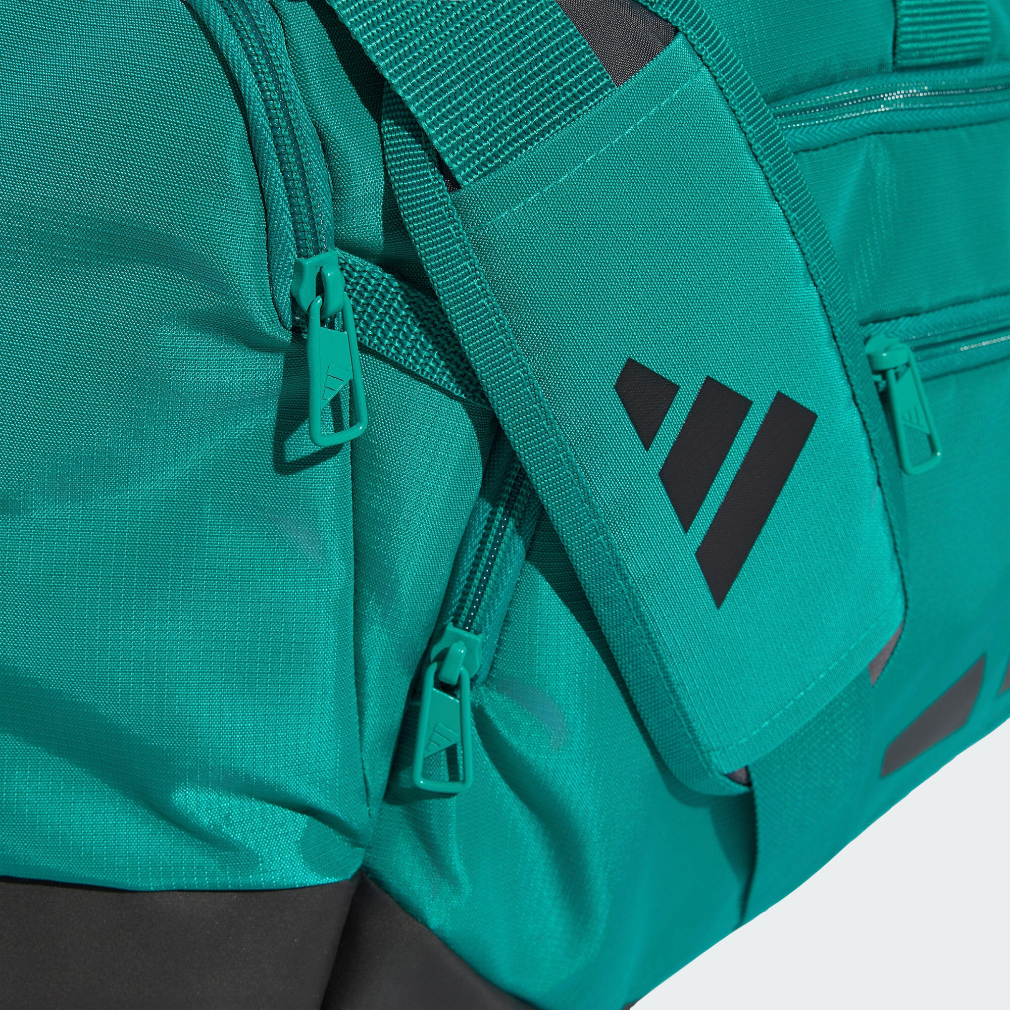 TRAINING DEFENDER DUFFLE BAG MEDIUM 6/7